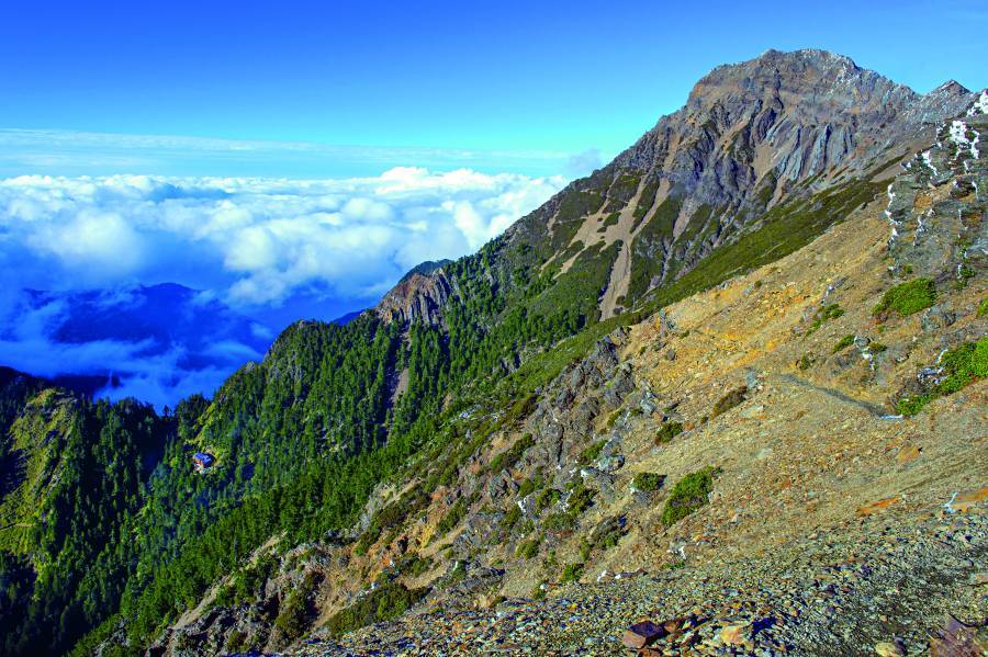 Experiencing the towering majesty of Yushan through surveying was Wang Cheng-Ji's first impression of the National Park (Pictured: Yushan Main Peak and Paiyun Lodge) / Photo by Ho Hsiao-lu